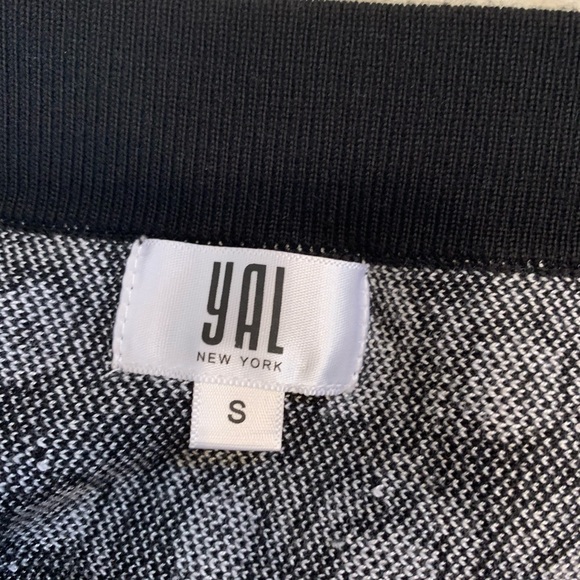 YAL Knit A-Line Skirt - Picture 7 of 8